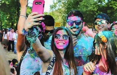 Brand Ambassador yang Relevan: Artis vs Influencer?